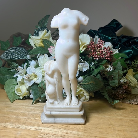 Marble statue - Picture 1 of 5